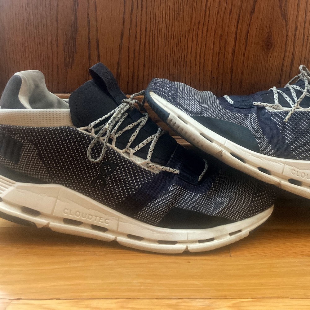 On Running / On Cloud - Cloudnova mens size 11.5 black & white